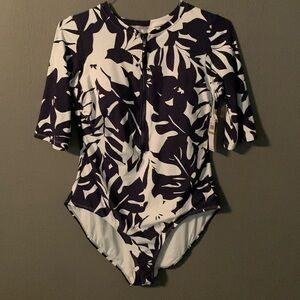 Ann Cole Short Sleeve Black & White Print Bathing Suit NWT Size 14. UPH 50+.
